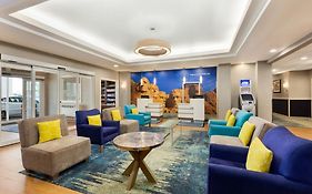 La Quinta Inn And Suites By Wyndham At Watiki Waterpark